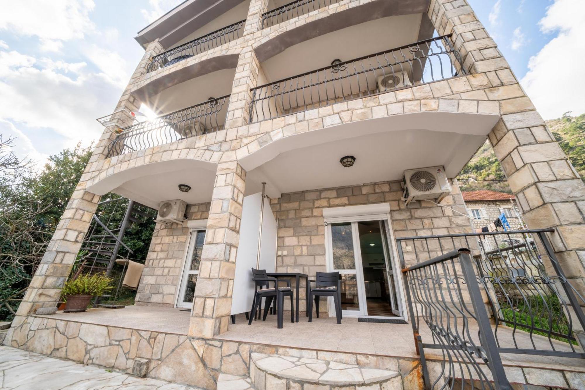 Apartments Vukovic Kotor Exterior photo